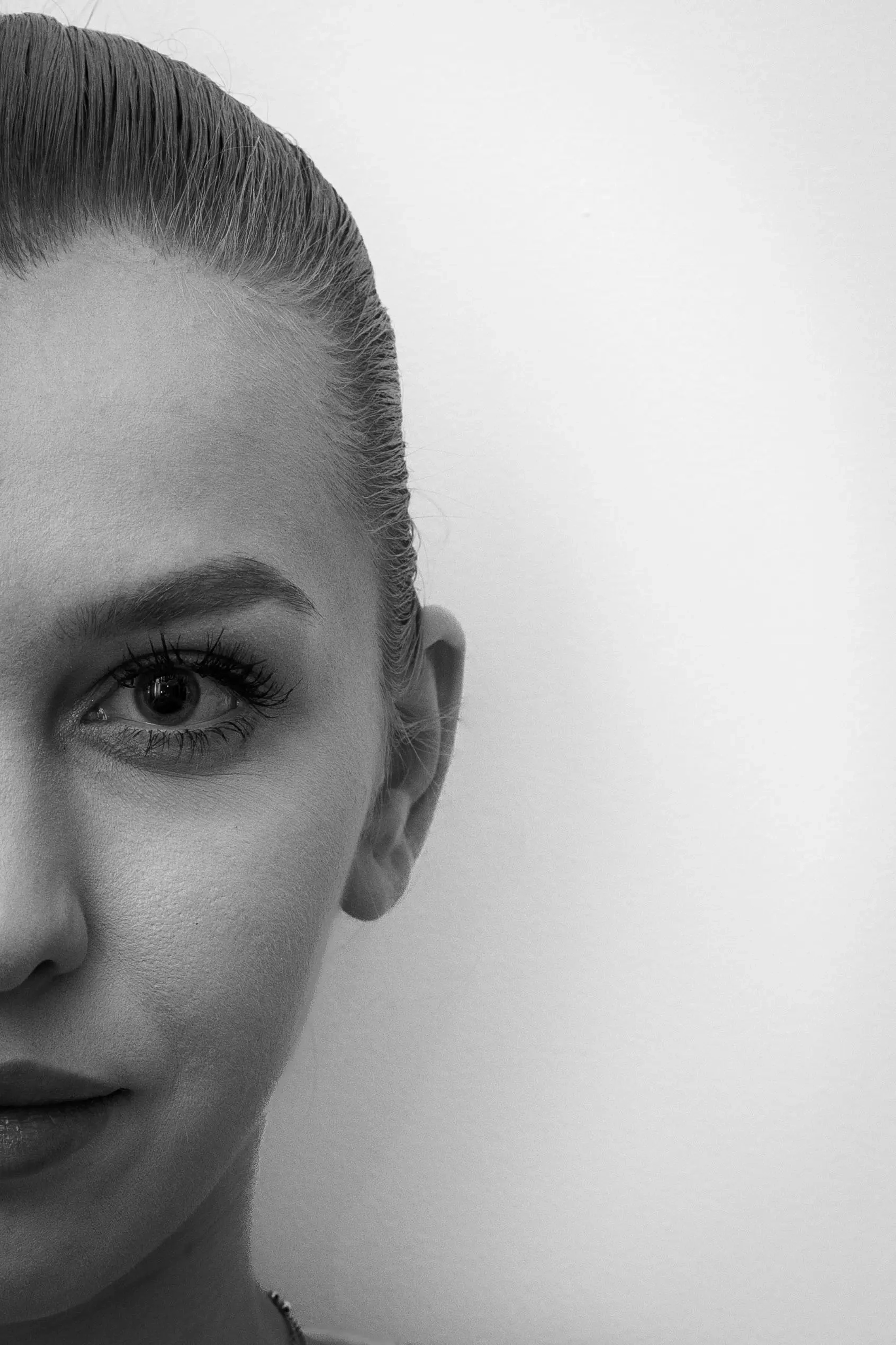 Dr. Andreea Duțu, medic stomatolog și chirurg maxilofacial